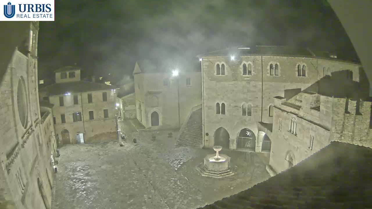 Bevagna Piazza Silvestri Square Live Cam - Perugia, Umbria, Italy