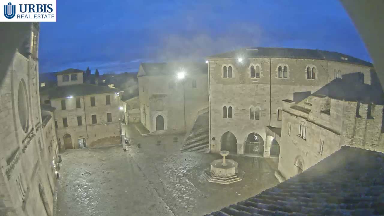 Bevagna Piazza Silvestri Square Live Cam - Perugia, Umbria, Italy