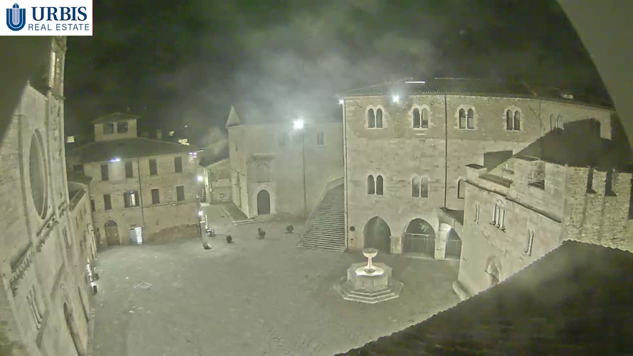 Bevagna Piazza Silvestri Square Live Cam - Perugia, Umbria, Italy
