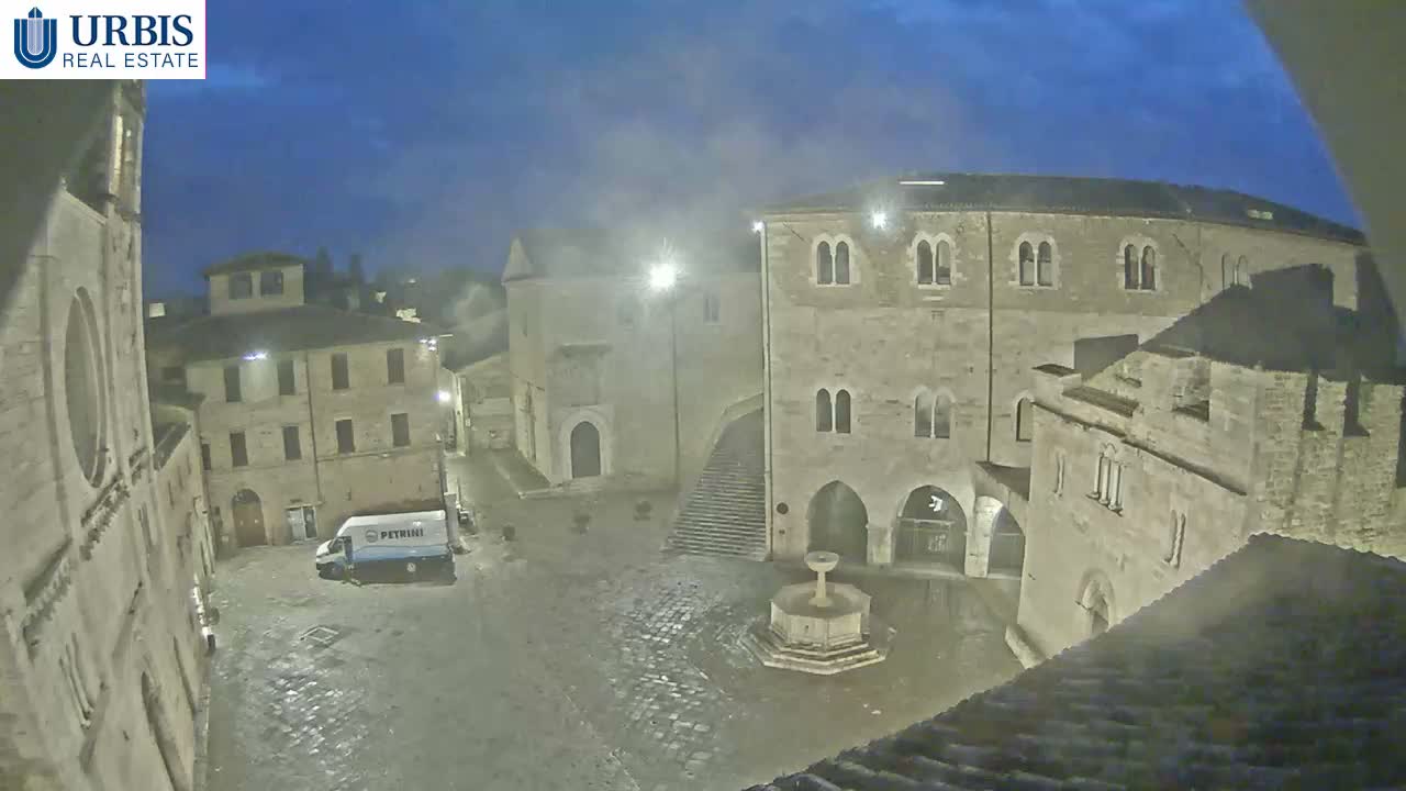 Bevagna Piazza Silvestri Square Live Cam - Perugia, Umbria, Italy