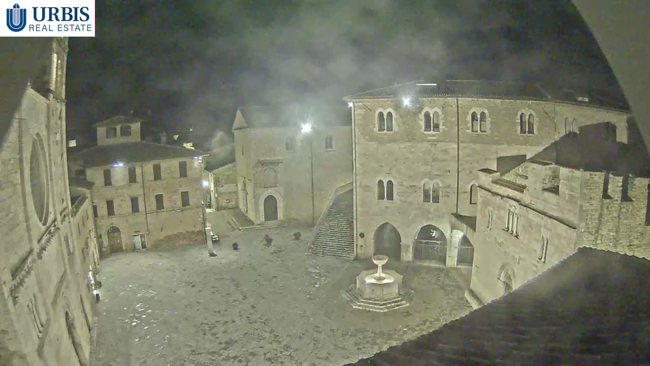 Bevagna Piazza Silvestri Square Live Cam - Perugia, Umbria, Italy
