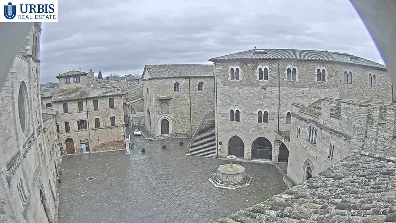 Bevagna Piazza Silvestri Square Live Cam - Perugia, Umbria, Italy