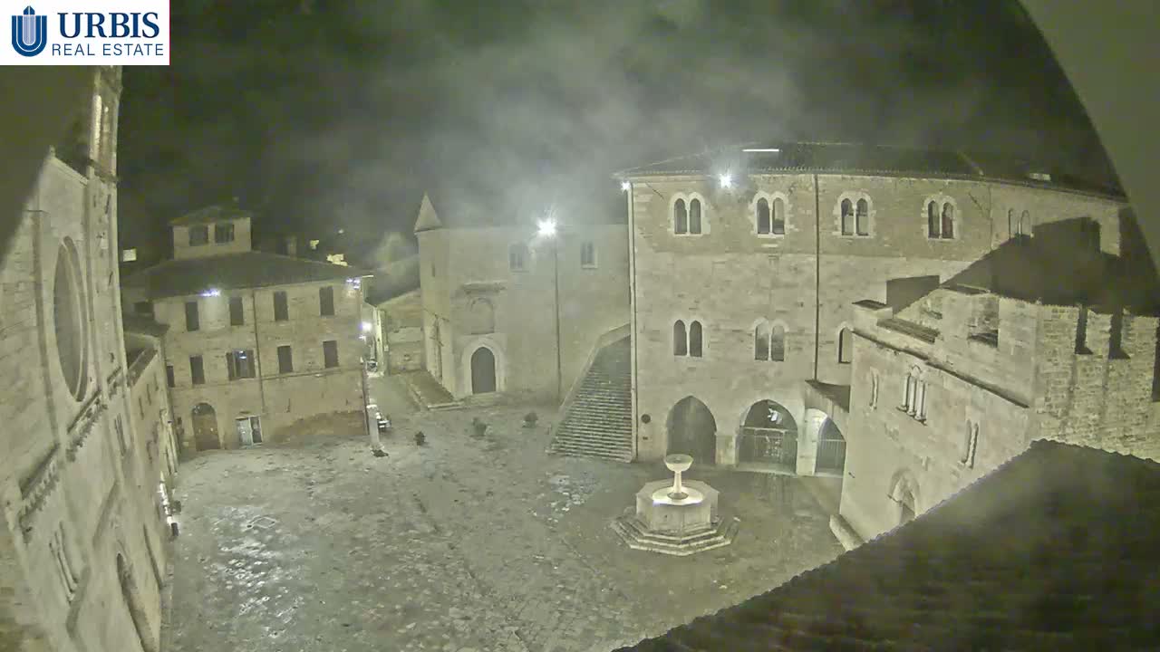 Bevagna Piazza Silvestri Square Live Cam - Perugia, Umbria, Italy