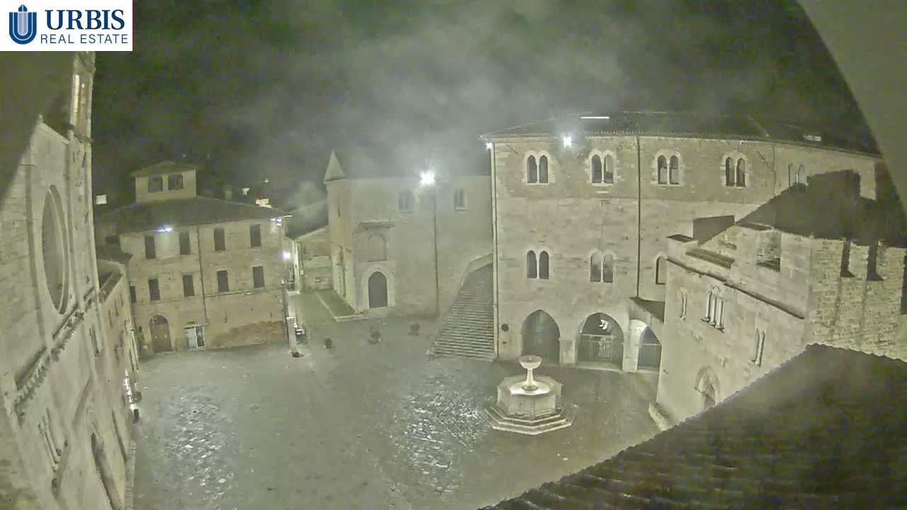 Bevagna Piazza Silvestri Square Live Cam - Perugia, Umbria, Italy