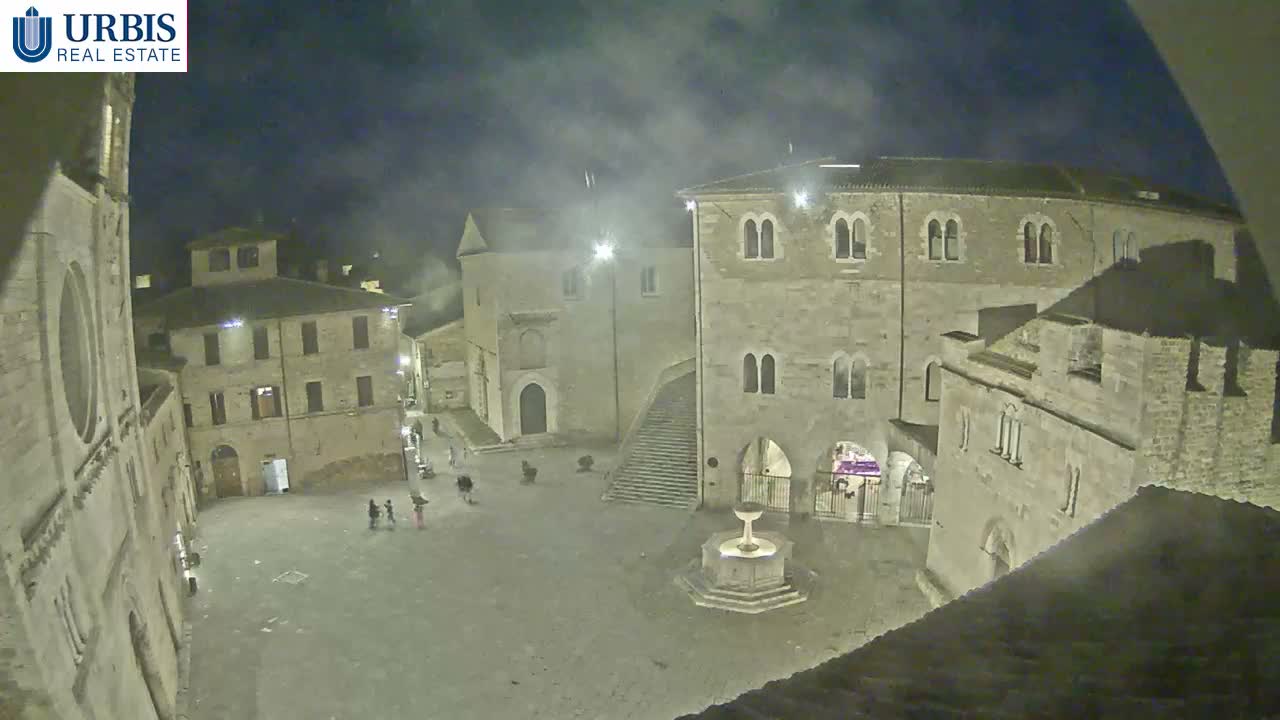 Bevagna Piazza Silvestri Square Live Cam - Perugia, Umbria, Italy