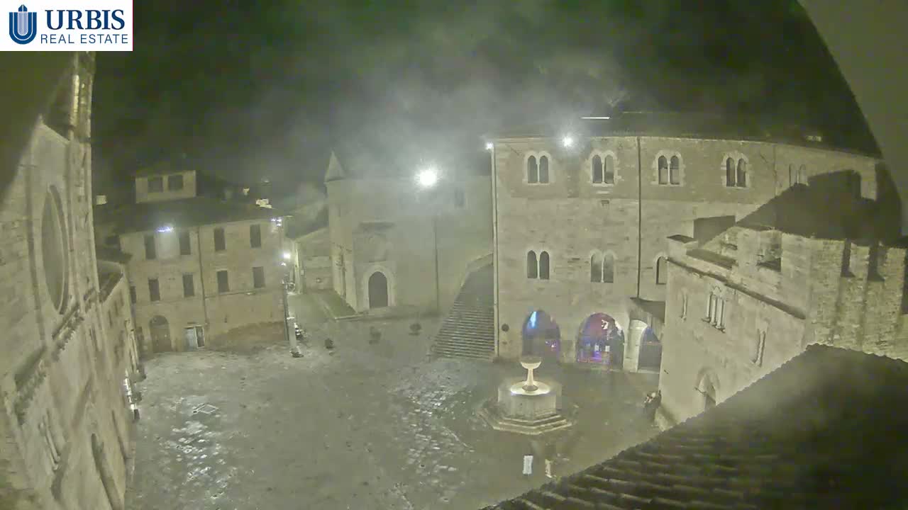 Bevagna Piazza Silvestri Square Live Cam - Perugia, Umbria, Italy