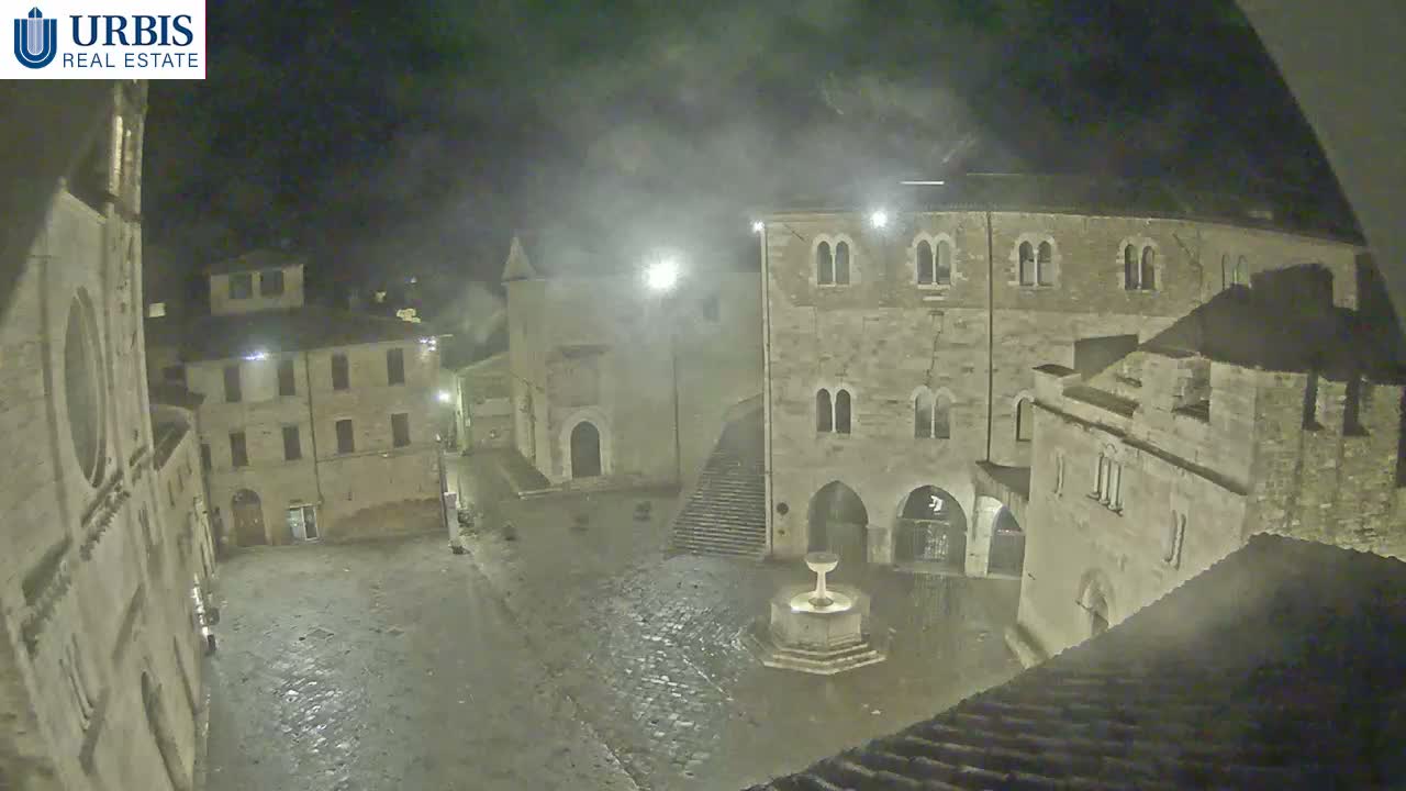 Bevagna Piazza Silvestri Square Live Cam - Perugia, Umbria, Italy