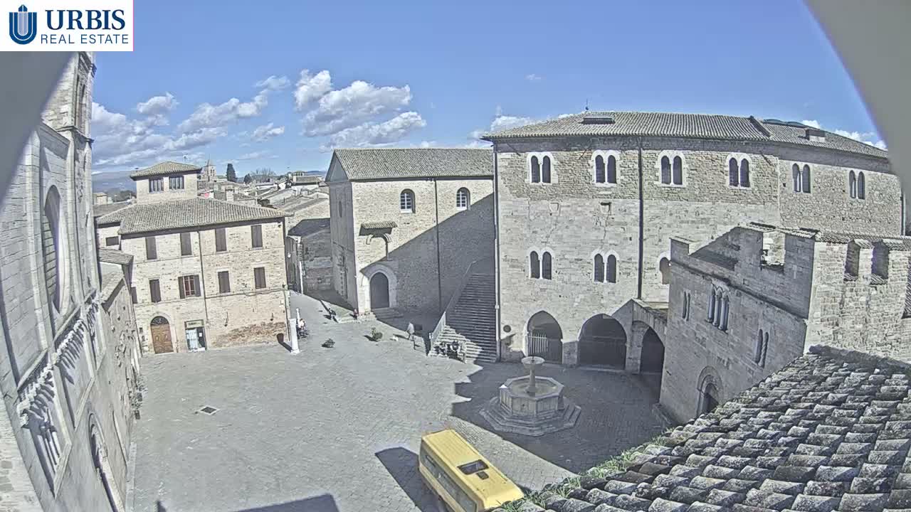 Bevagna Piazza Silvestri Square Live Cam - Perugia, Umbria, Italy