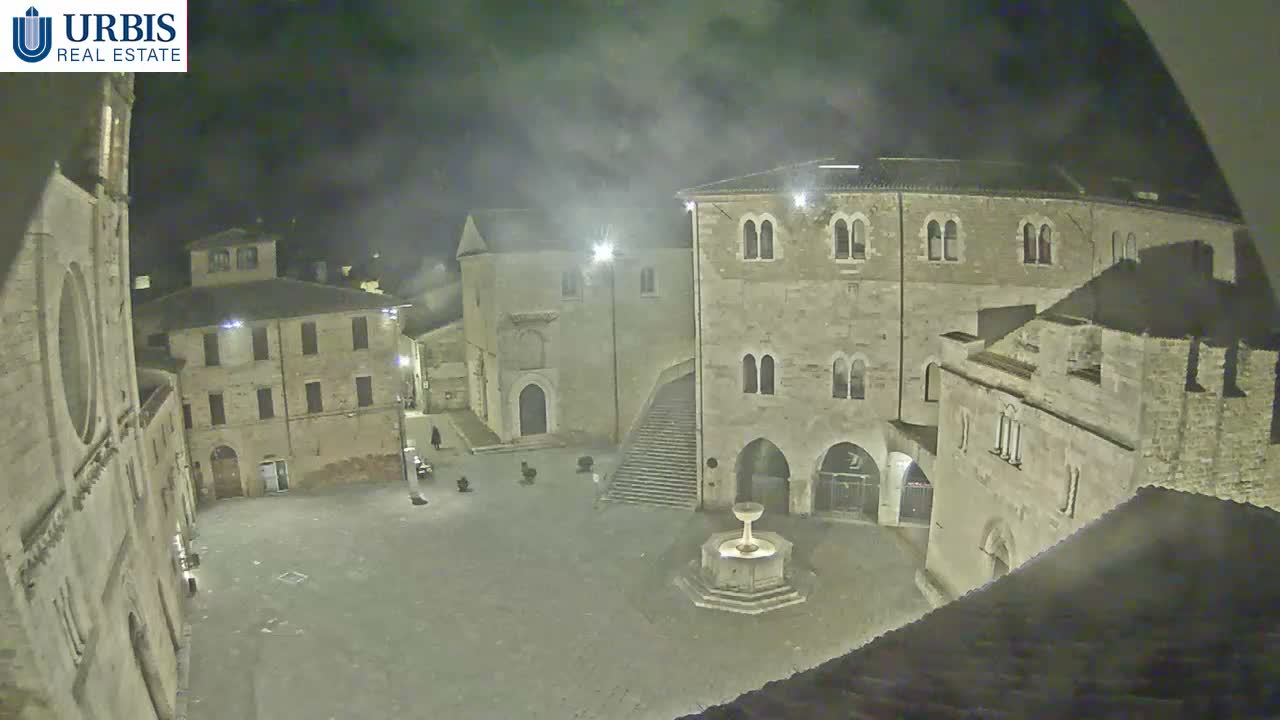 Bevagna Piazza Silvestri Square Live Cam - Perugia, Umbria, Italy