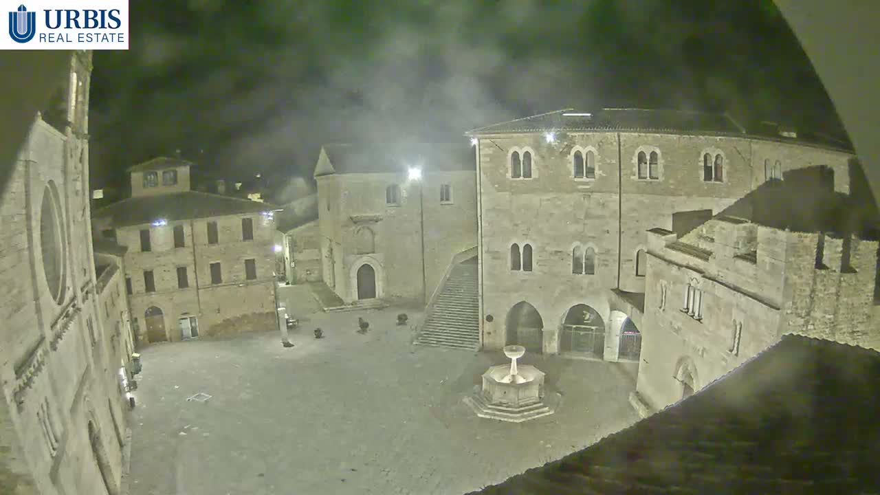 Bevagna Piazza Silvestri Square Live Cam - Perugia, Umbria, Italy