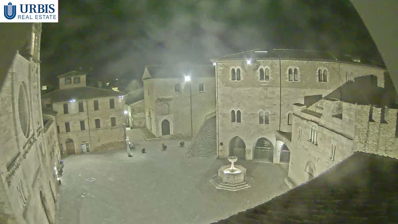 Bevagna Piazza Silvestri Square Live Cam - Perugia, Umbria, Italy