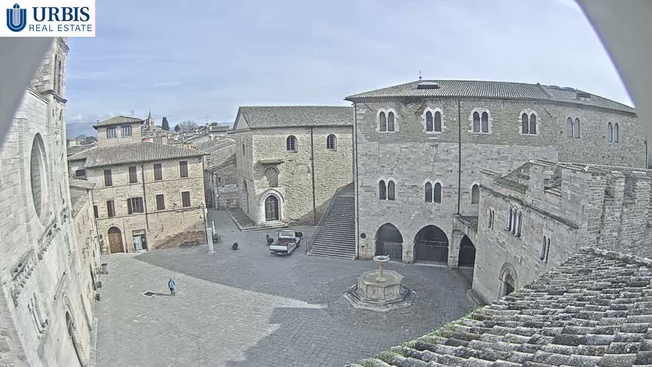 Bevagna Piazza Silvestri Square Live Cam - Perugia, Umbria, Italy