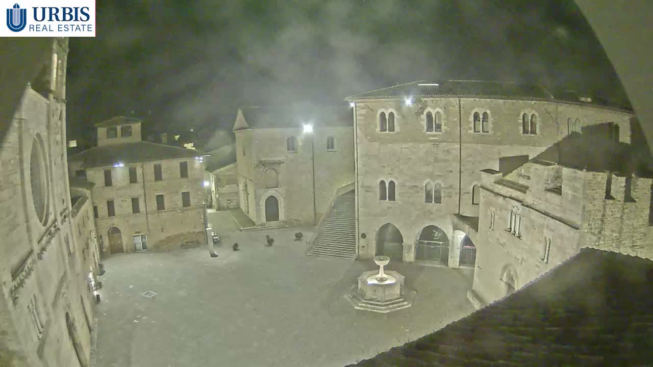 Bevagna Piazza Silvestri Square Live Cam - Perugia, Umbria, Italy