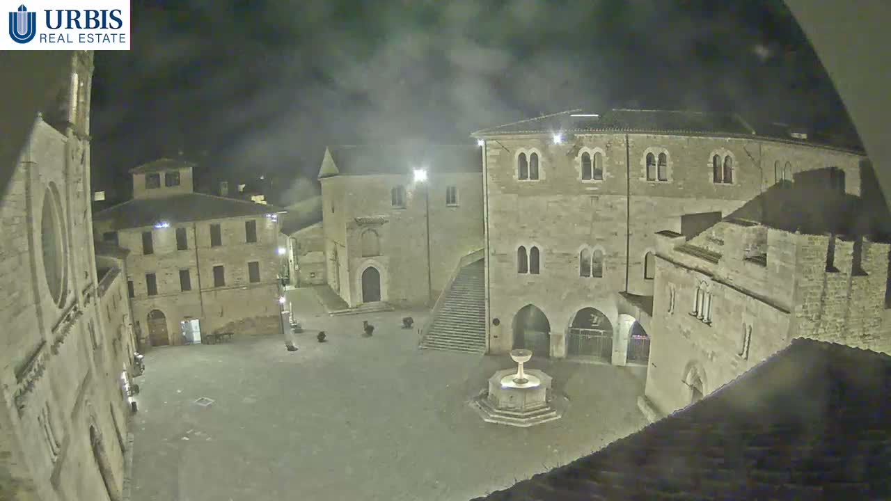 Bevagna Piazza Silvestri Square Live Cam - Perugia, Umbria, Italy