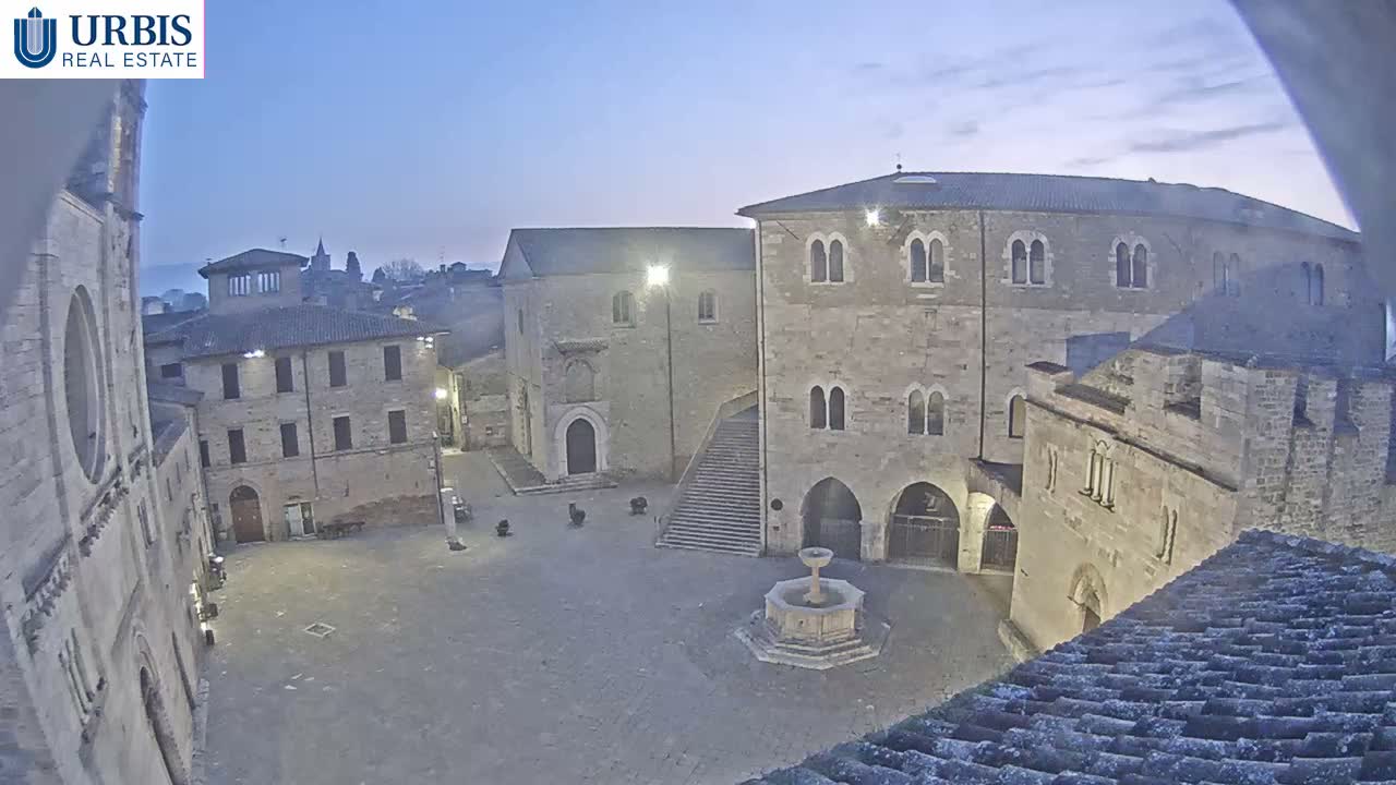 Bevagna Piazza Silvestri Square Live Cam - Perugia, Umbria, Italy