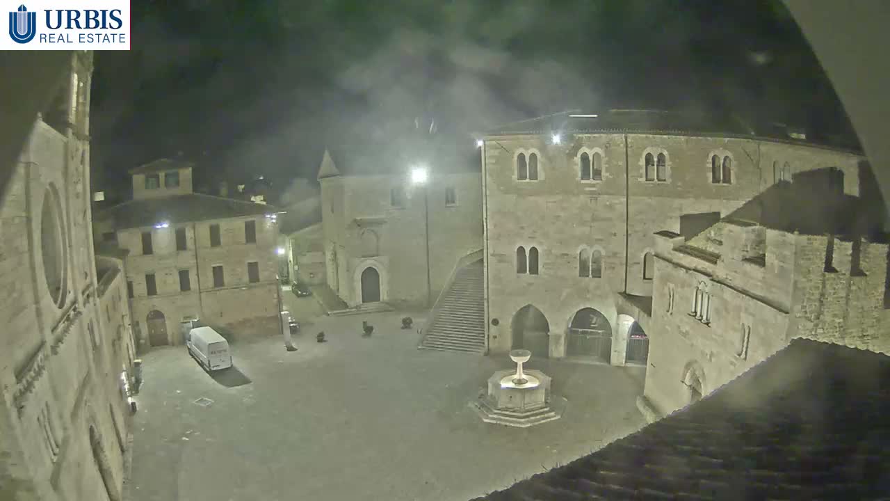 Bevagna Piazza Silvestri Square Live Cam - Perugia, Umbria, Italy