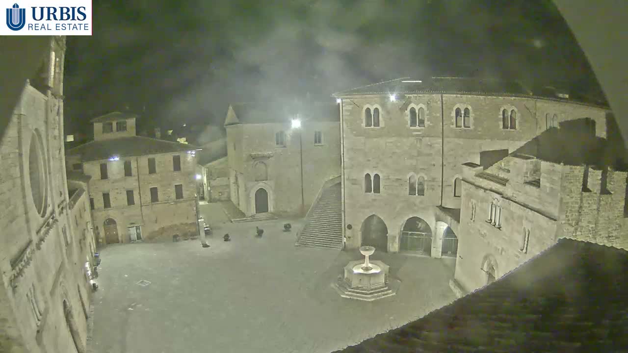 Bevagna Piazza Silvestri Square Live Cam - Perugia, Umbria, Italy