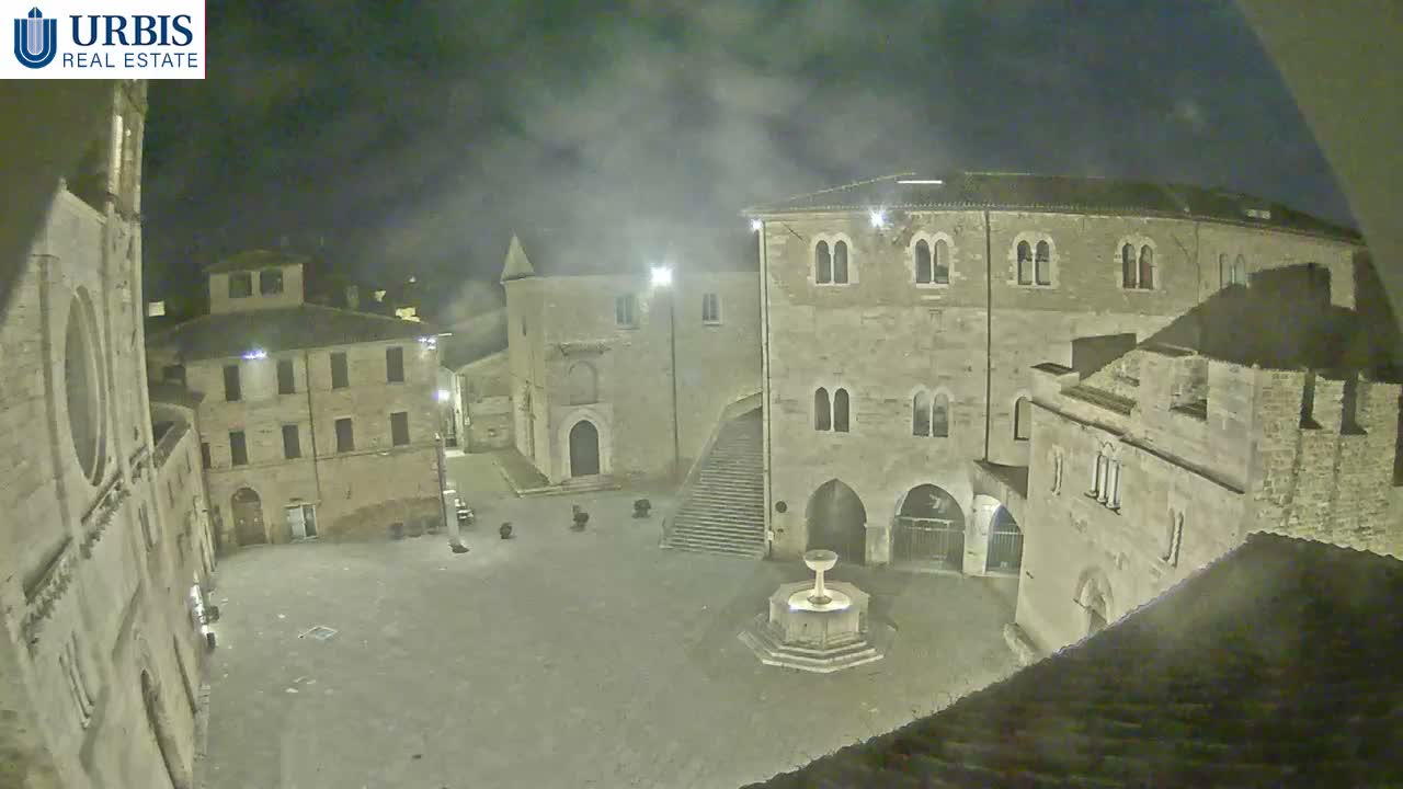 Bevagna Piazza Silvestri Square Live Cam - Perugia, Umbria, Italy