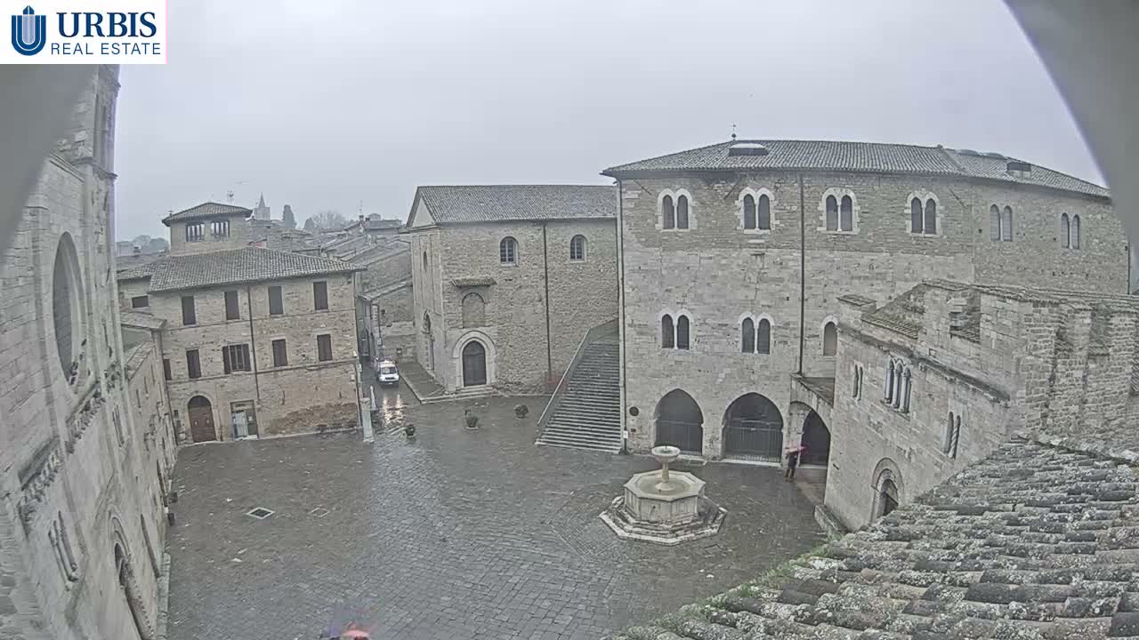 Bevagna Piazza Silvestri Square Live Cam - Perugia, Umbria, Italy