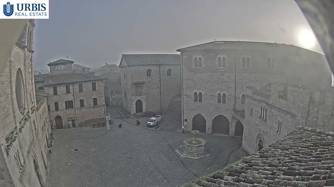 Bevagna Piazza Silvestri Square Live Cam - Perugia, Umbria, Italy