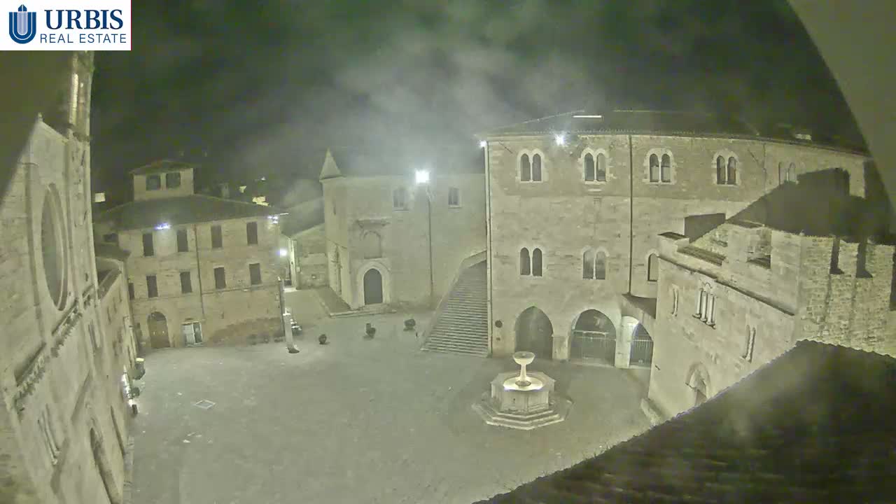 Bevagna Piazza Silvestri Square Live Cam - Perugia, Umbria, Italy