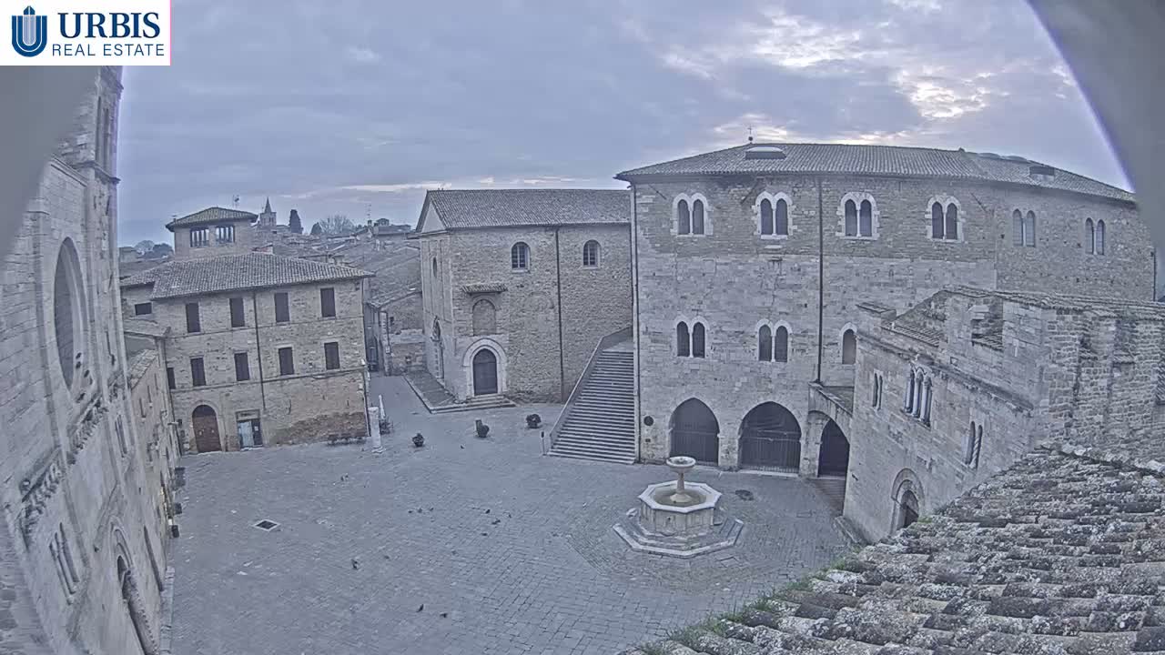 Bevagna Piazza Silvestri Square Live Cam - Perugia, Umbria, Italy