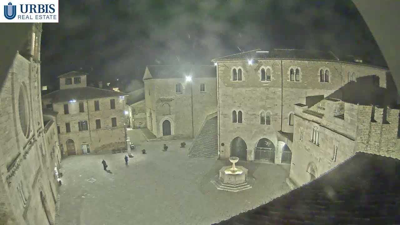 Bevagna Piazza Silvestri Square Live Cam - Perugia, Umbria, Italy