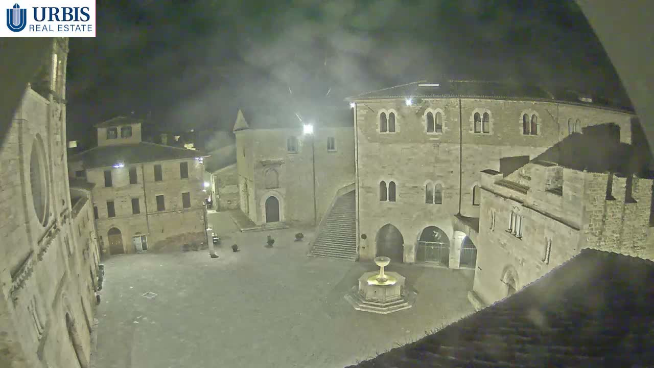 Bevagna Piazza Silvestri Square Live Cam - Perugia, Umbria, Italy
