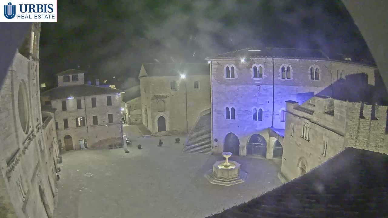 Bevagna Piazza Silvestri Square Live Cam - Perugia, Umbria, Italy