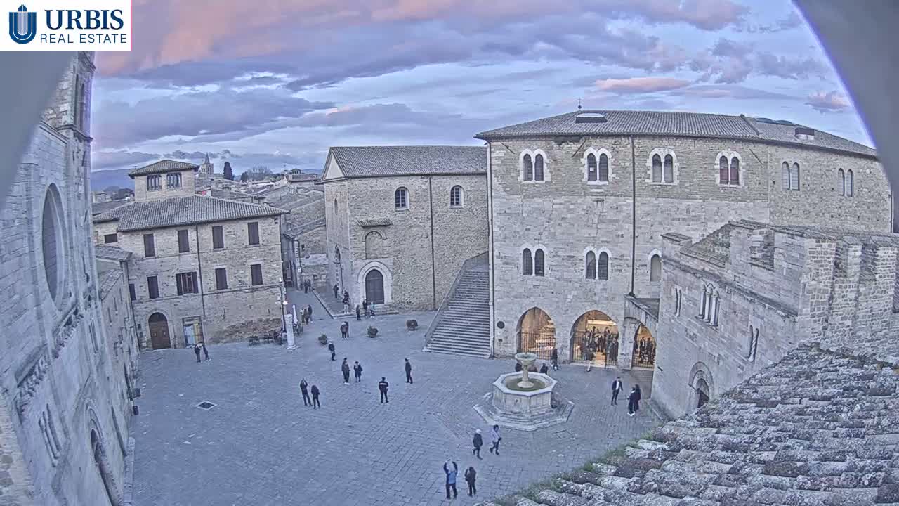 Bevagna Piazza Silvestri Square Live Cam - Perugia, Umbria, Italy