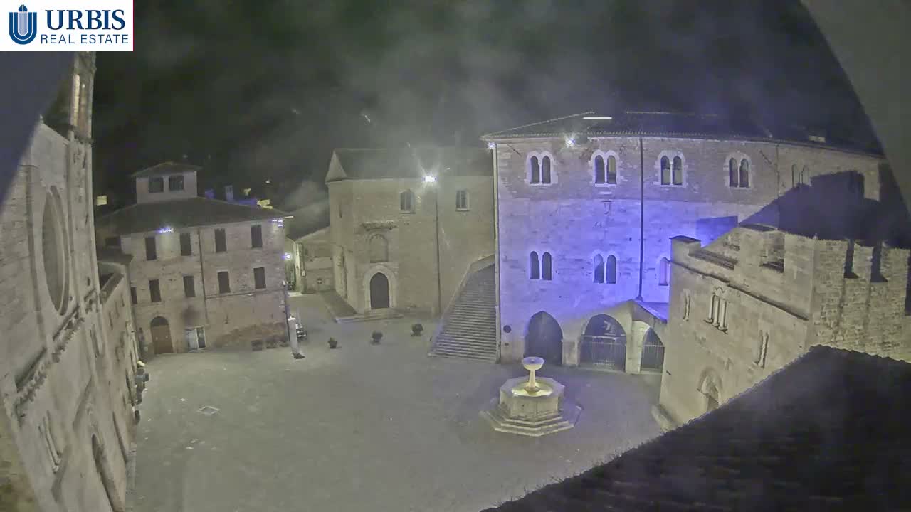 Bevagna Piazza Silvestri Square Live Cam - Perugia, Umbria, Italy
