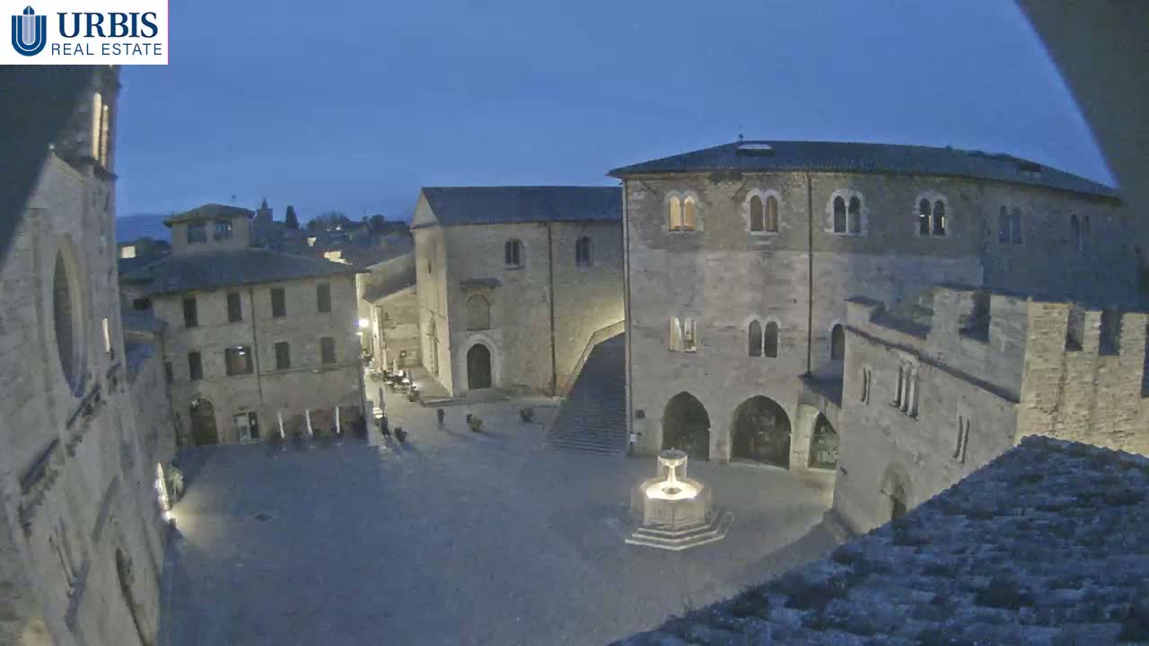 Bevagna Piazza Silvestri Square Live Cam - Perugia, Umbria, Italy