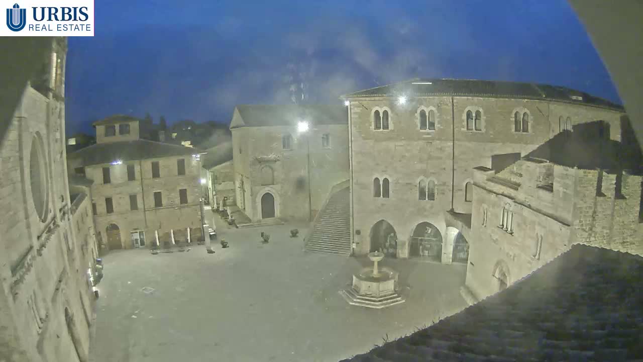 Bevagna Piazza Silvestri Square Live Cam - Perugia, Umbria, Italy