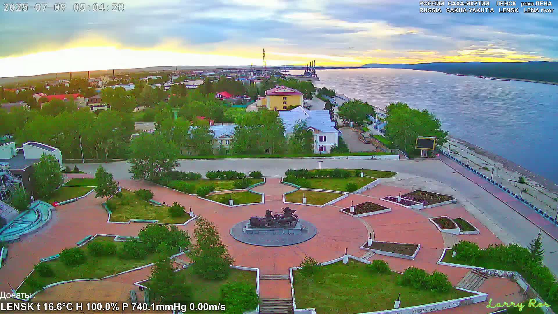 Lensk, Lena River & Pamyatnik Troyka (Monumet Troika) Skyline Live Cam - Lensk, Lensky, Sakha, Far Eastern (Dal'nevostochnyy), Russia
