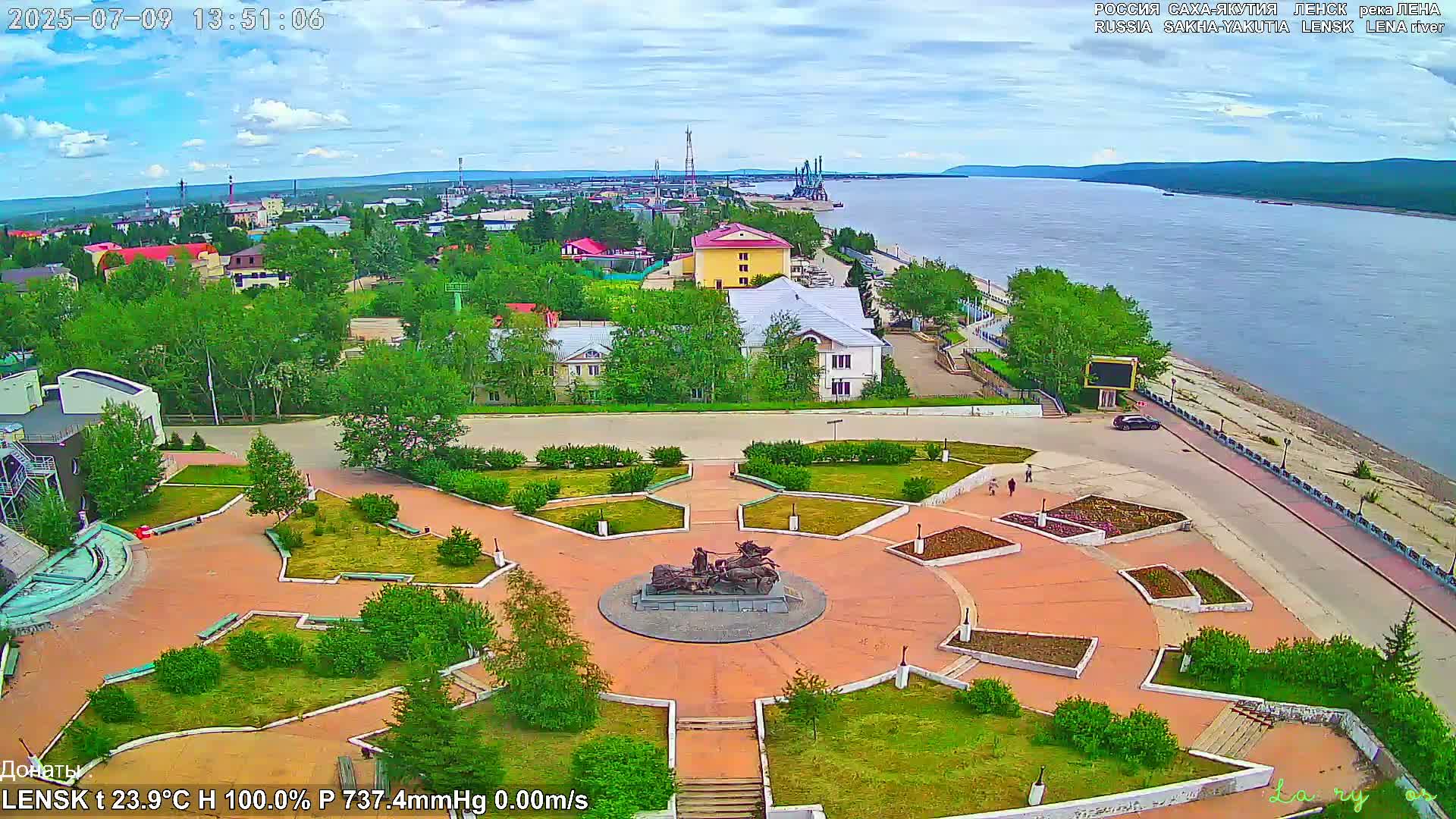 Lensk, Lena River & Pamyatnik Troyka (Monumet Troika) Skyline Live Cam - Lensk, Lensky, Sakha, Far Eastern (Dal'nevostochnyy), Russia