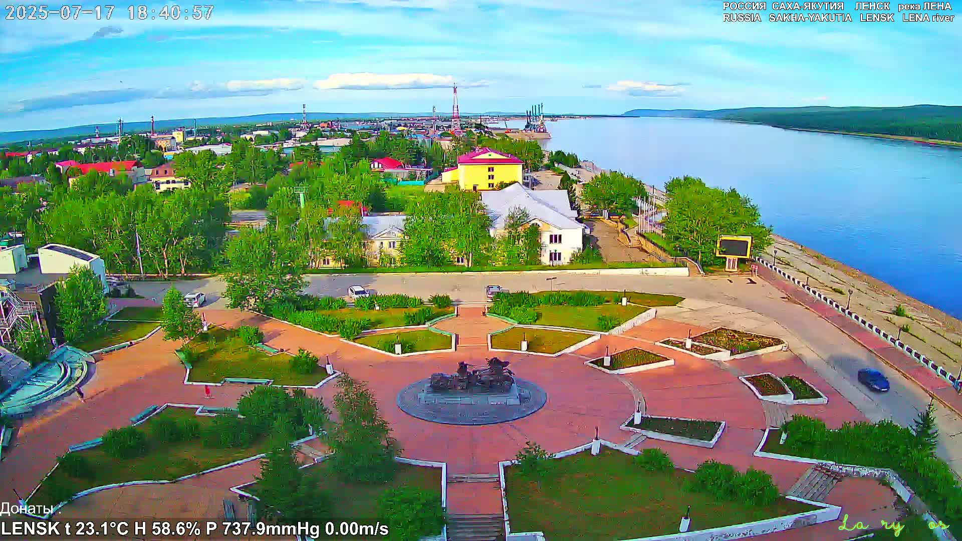 Lensk, Lena River & Pamyatnik Troyka (Monumet Troika) Skyline Live Cam - Lensk, Lensky, Sakha, Far Eastern (Dal'nevostochnyy), Russia