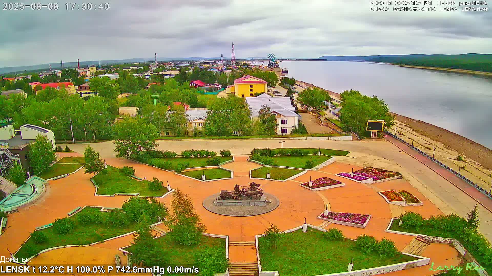 Lensk, Lena River & Pamyatnik Troyka (Monumet Troika) Skyline Live Cam - Lensk, Lensky, Sakha, Far Eastern (Dal'nevostochnyy), Russia