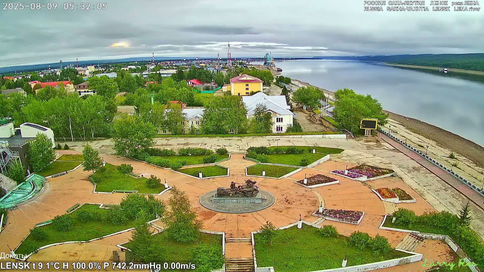 Lensk, Lena River & Pamyatnik Troyka (Monumet Troika) Skyline Live Cam - Lensk, Lensky, Sakha, Far Eastern (Dal'nevostochnyy), Russia