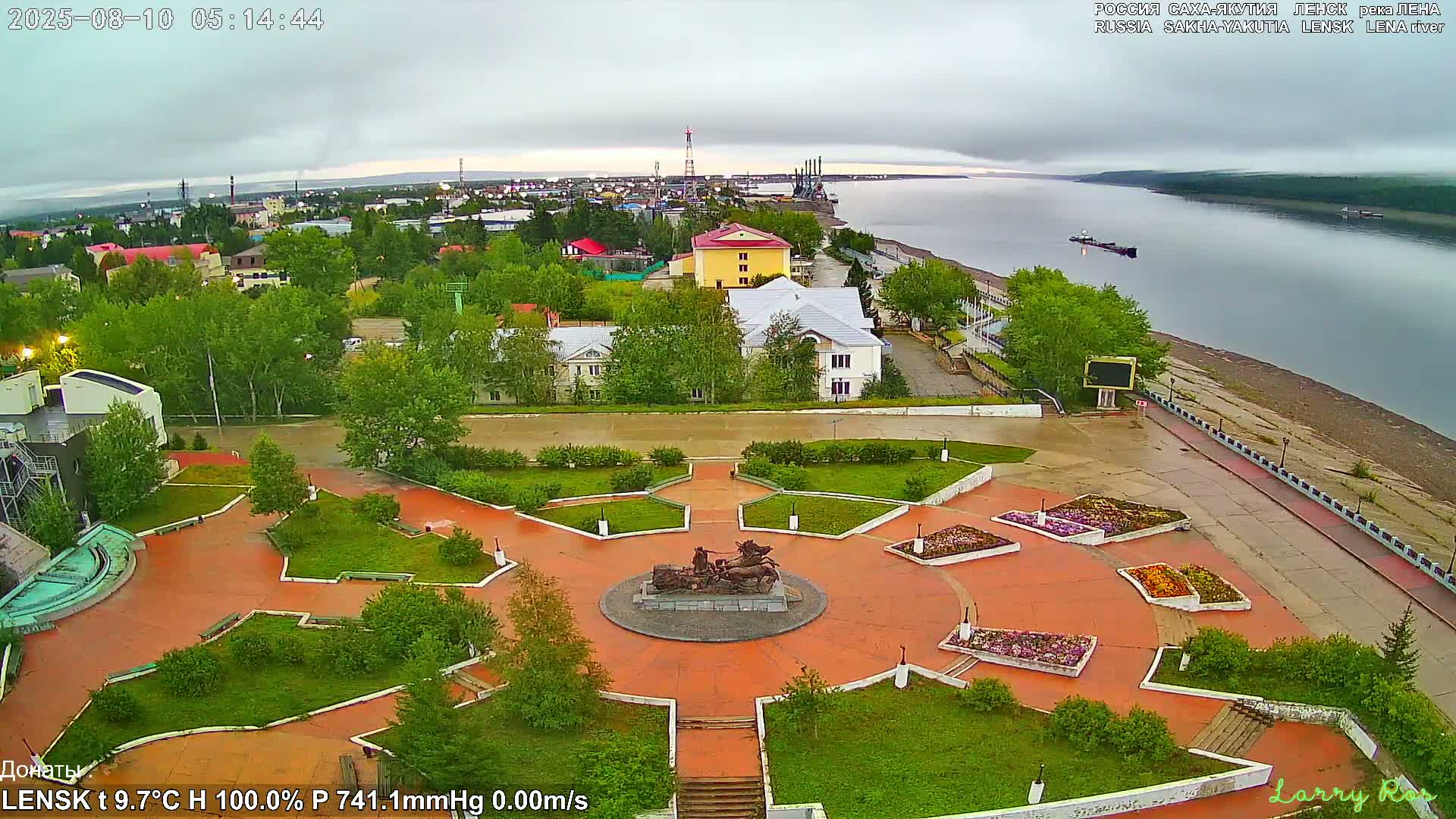 Lensk, Lena River & Pamyatnik Troyka (Monumet Troika) Skyline Live Cam - Lensk, Lensky, Sakha, Far Eastern (Dal'nevostochnyy), Russia