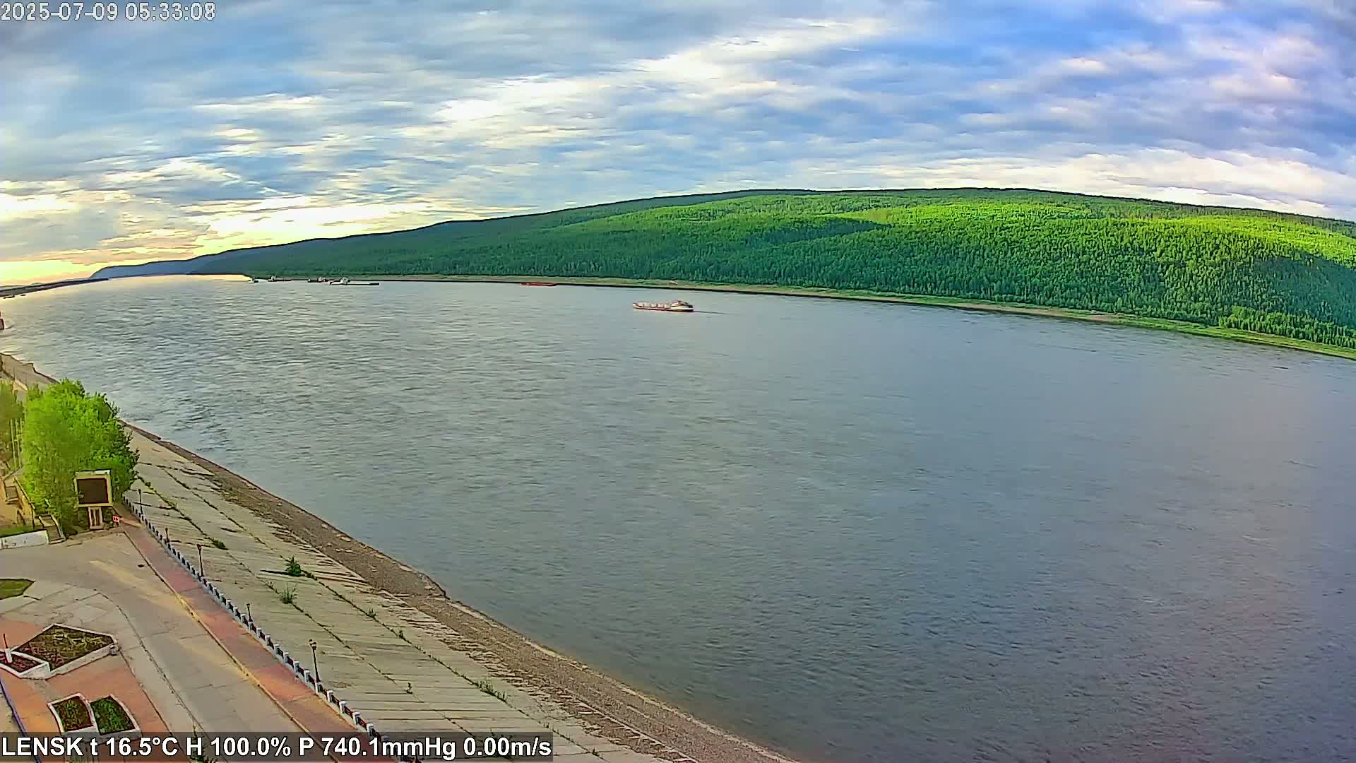 Lensk,  Lena River (Reka Lena) & River South Forest Live Cam - Lensk, Lensky, Sakha, Far Eastern (Dal'nevostochnyy), Russia
