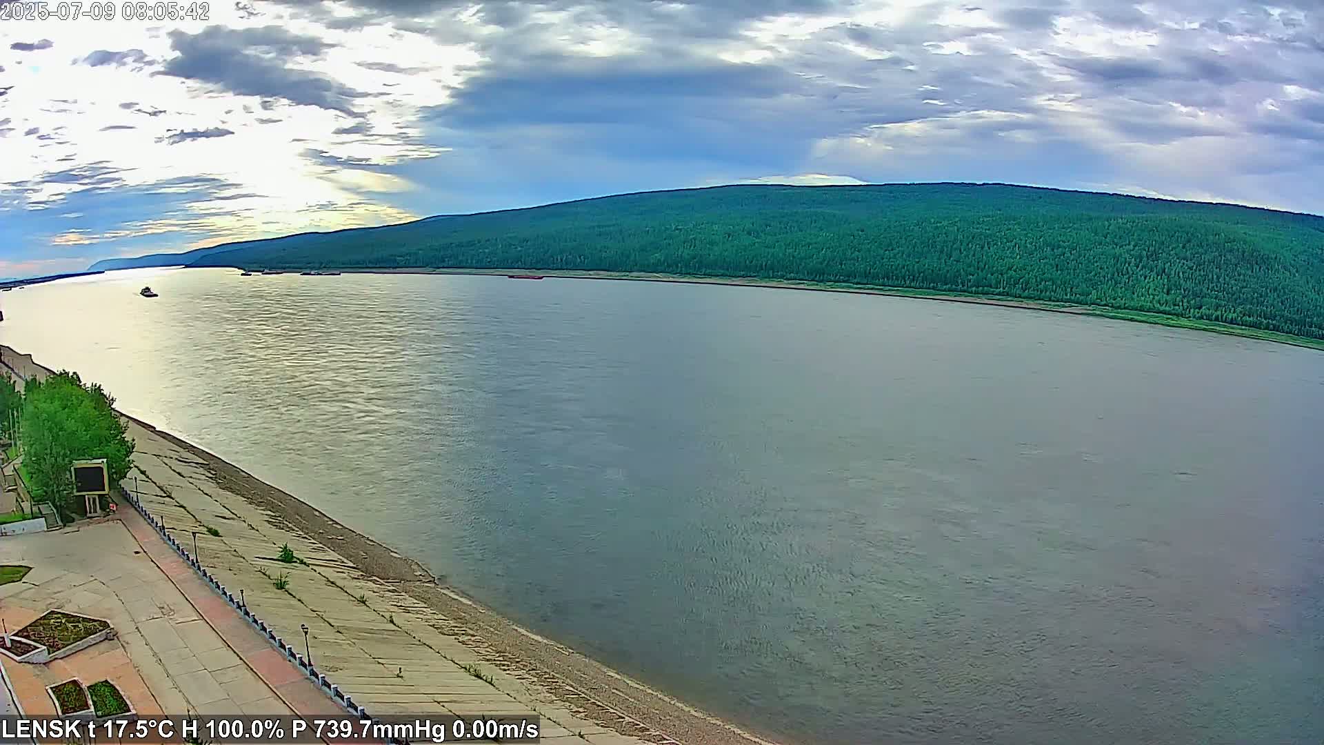 Lensk,  Lena River (Reka Lena) & River South Forest Live Cam - Lensk, Lensky, Sakha, Far Eastern (Dal'nevostochnyy), Russia