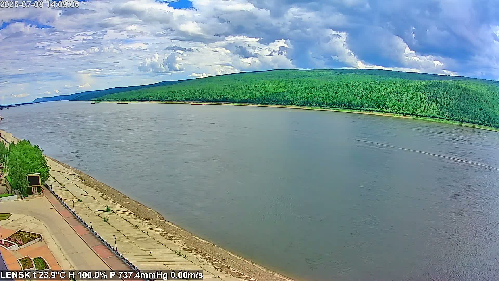 Lensk,  Lena River (Reka Lena) & River South Forest Live Cam - Lensk, Lensky, Sakha, Far Eastern (Dal'nevostochnyy), Russia