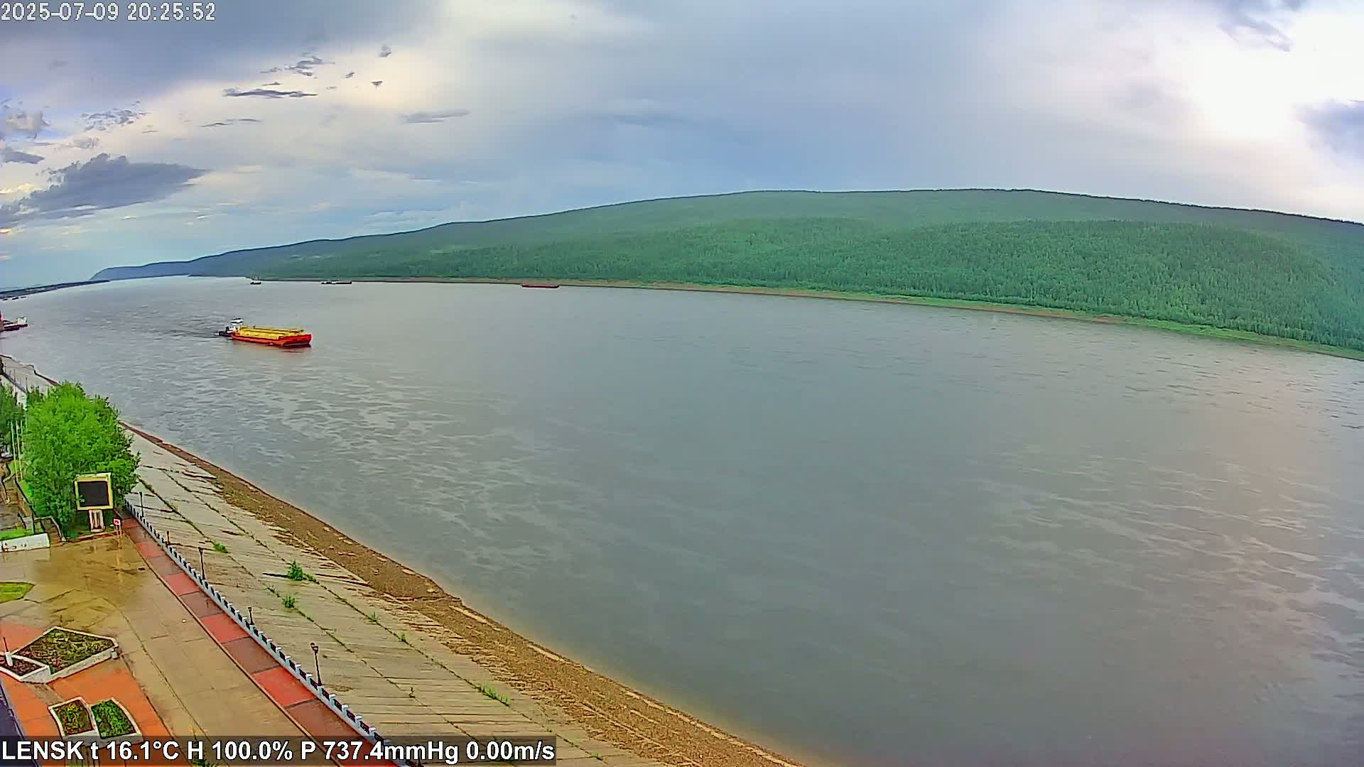 Lensk,  Lena River (Reka Lena) & River South Forest Live Cam - Lensk, Lensky, Sakha, Far Eastern (Dal'nevostochnyy), Russia