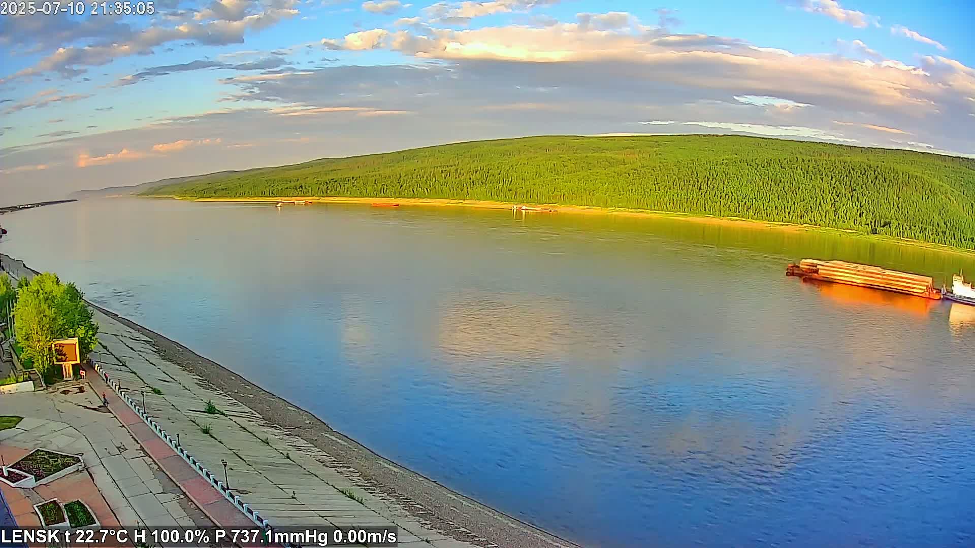 Lensk,  Lena River (Reka Lena) & River South Forest Live Cam - Lensk, Lensky, Sakha, Far Eastern (Dal'nevostochnyy), Russia