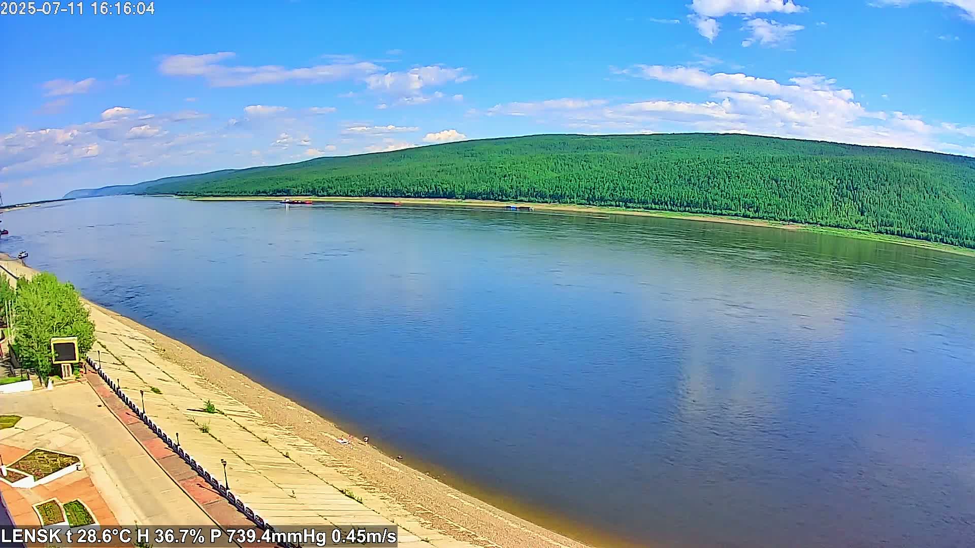 Lensk,  Lena River (Reka Lena) & River South Forest Live Cam - Lensk, Lensky, Sakha, Far Eastern (Dal'nevostochnyy), Russia