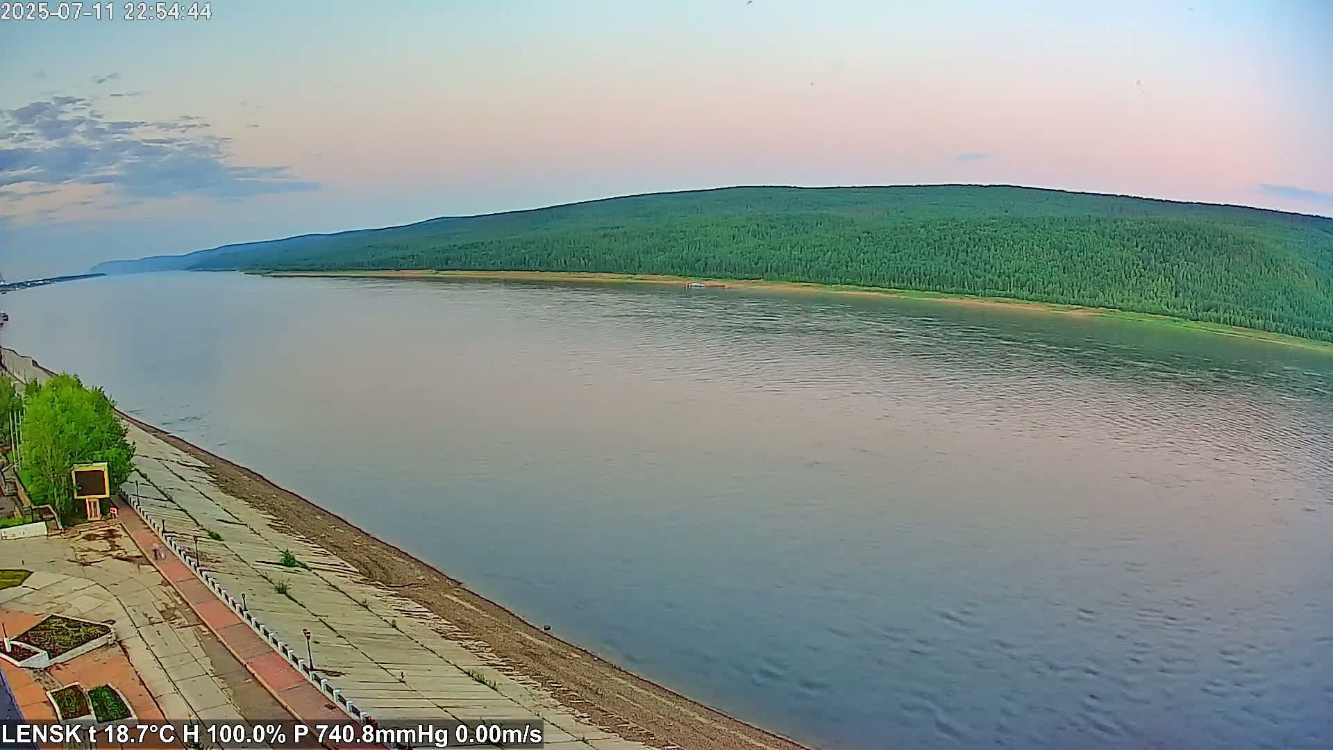 Lensk,  Lena River (Reka Lena) & River South Forest Live Cam - Lensk, Lensky, Sakha, Far Eastern (Dal'nevostochnyy), Russia