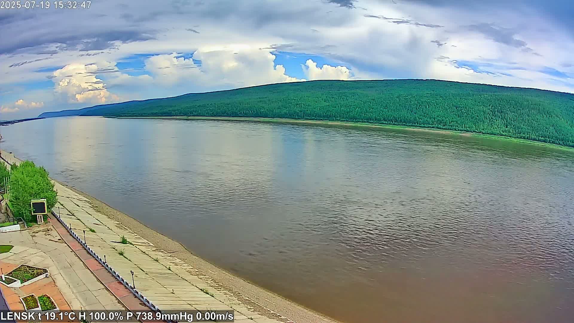 Lensk,  Lena River (Reka Lena) & River South Forest Live Cam - Lensk, Lensky, Sakha, Far Eastern (Dal'nevostochnyy), Russia