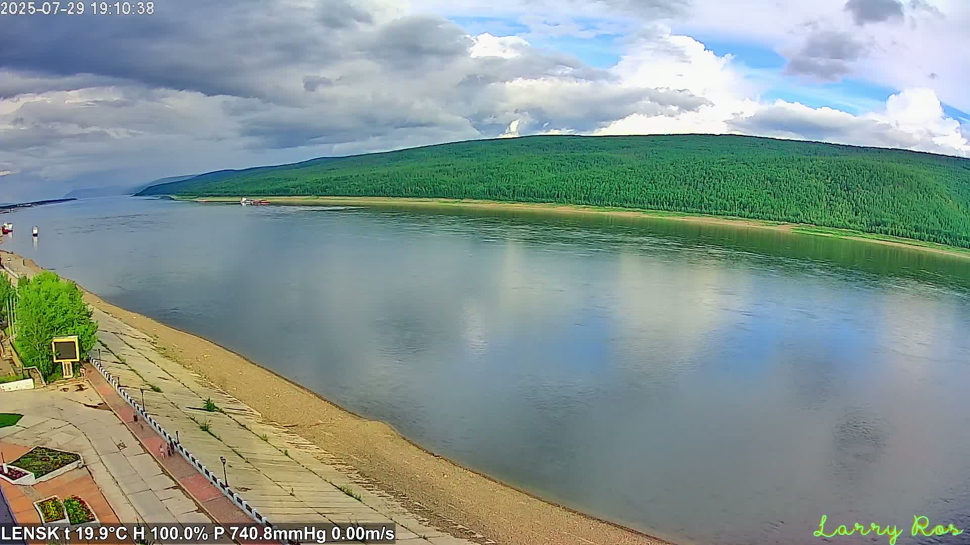 Lensk,  Lena River (Reka Lena) & River South Forest Live Cam - Lensk, Lensky, Sakha, Far Eastern (Dal'nevostochnyy), Russia