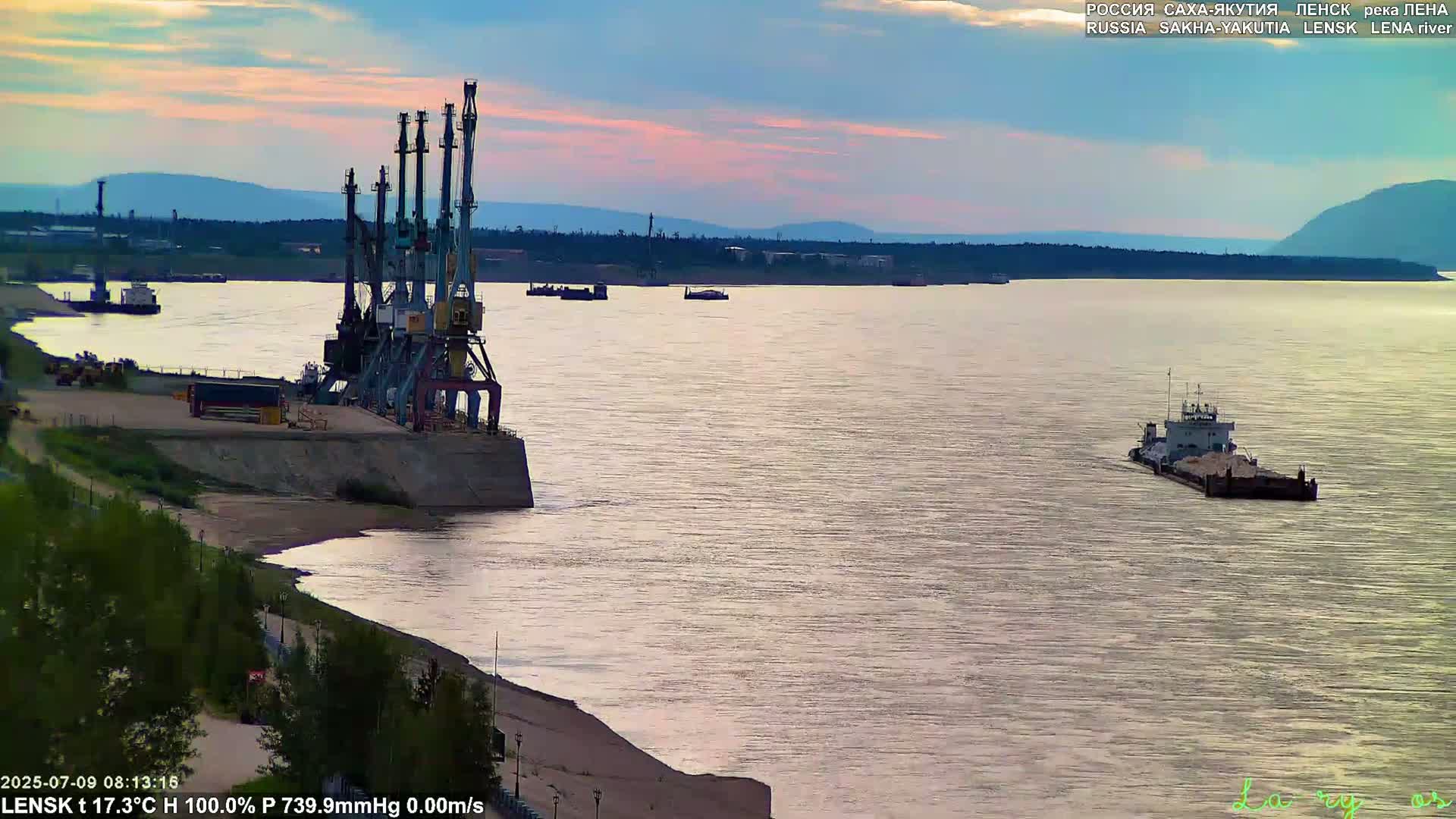 Lensk,  Lena River Port (Lenskiy Rechnoy Port) Live Cam - Lensk, Lensky, Sakha, Far Eastern (Dal'nevostochnyy), Russia