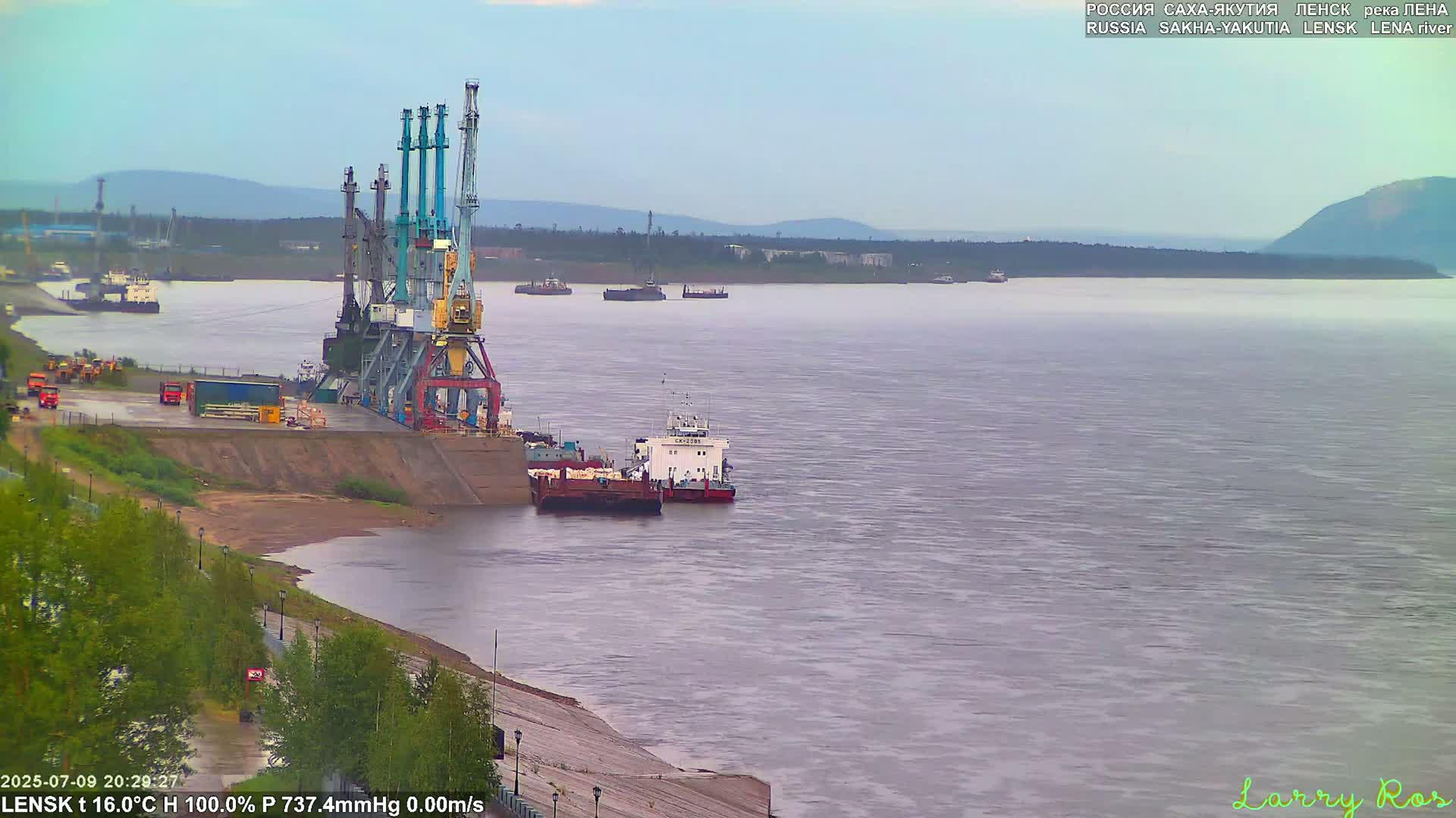 Lensk,  Lena River Port (Lenskiy Rechnoy Port) Live Cam - Lensk, Lensky, Sakha, Far Eastern (Dal'nevostochnyy), Russia